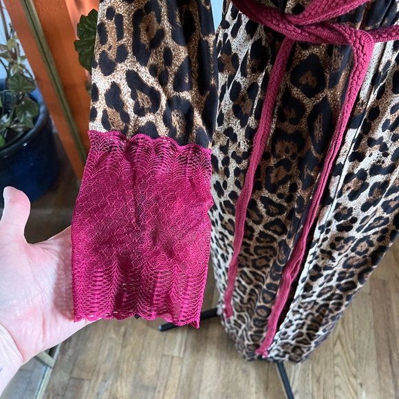 Leopard Print Robe/Duster with Red Trim - Picture 3 of 3
